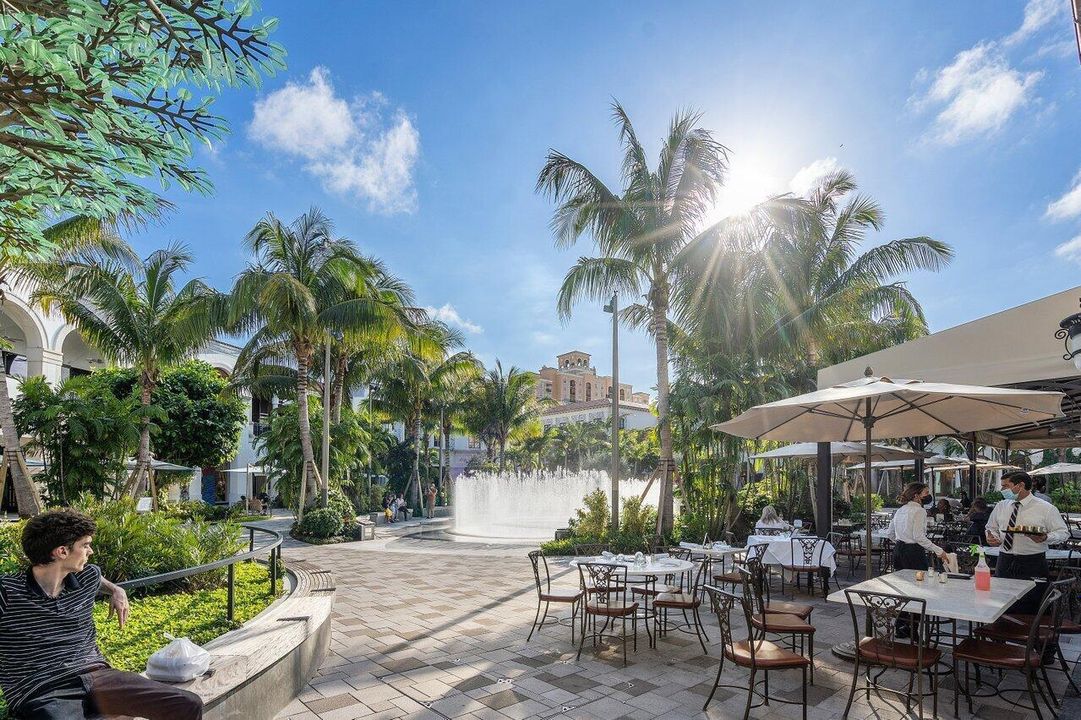 CityPlace, fountains by day
