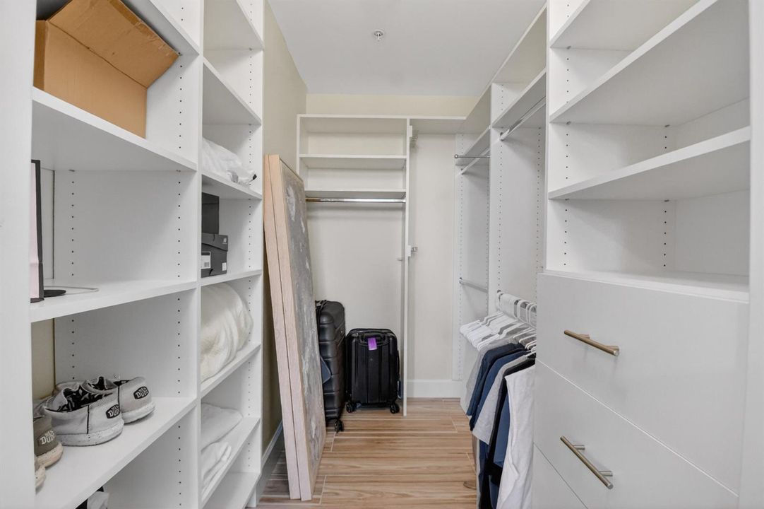 Built-in Closet Shelving