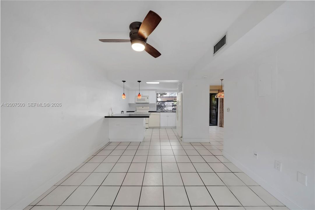 Activo con contrato: $399,000 (2 camas, 2 baños, 1290 Pies cuadrados)