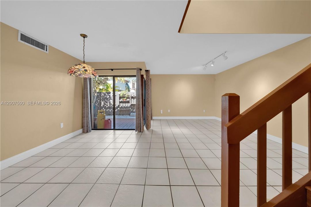 Activo con contrato: $399,000 (2 camas, 2 baños, 1290 Pies cuadrados)