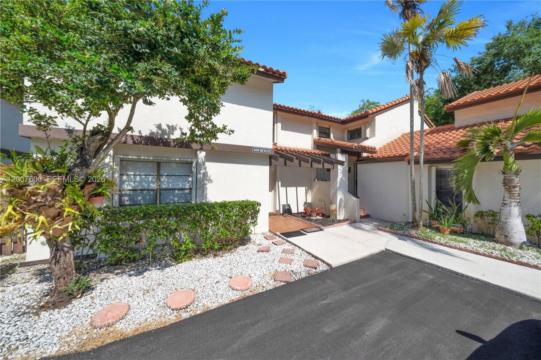 Activo con contrato: $399,000 (2 camas, 2 baños, 1290 Pies cuadrados)