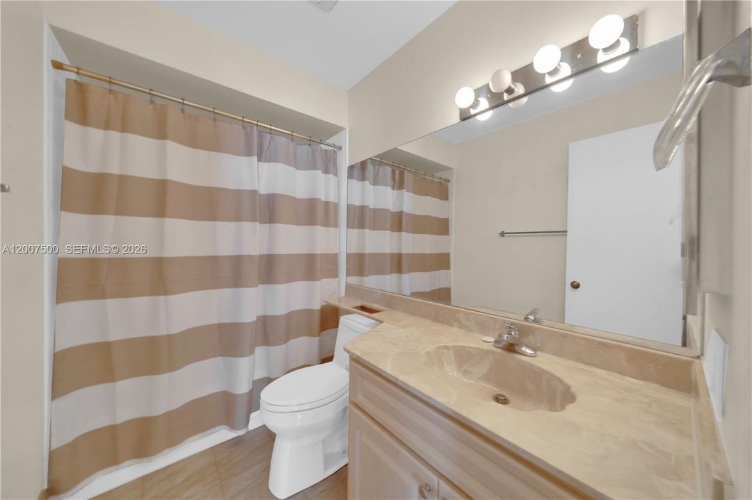 Activo con contrato: $399,000 (2 camas, 2 baños, 1290 Pies cuadrados)