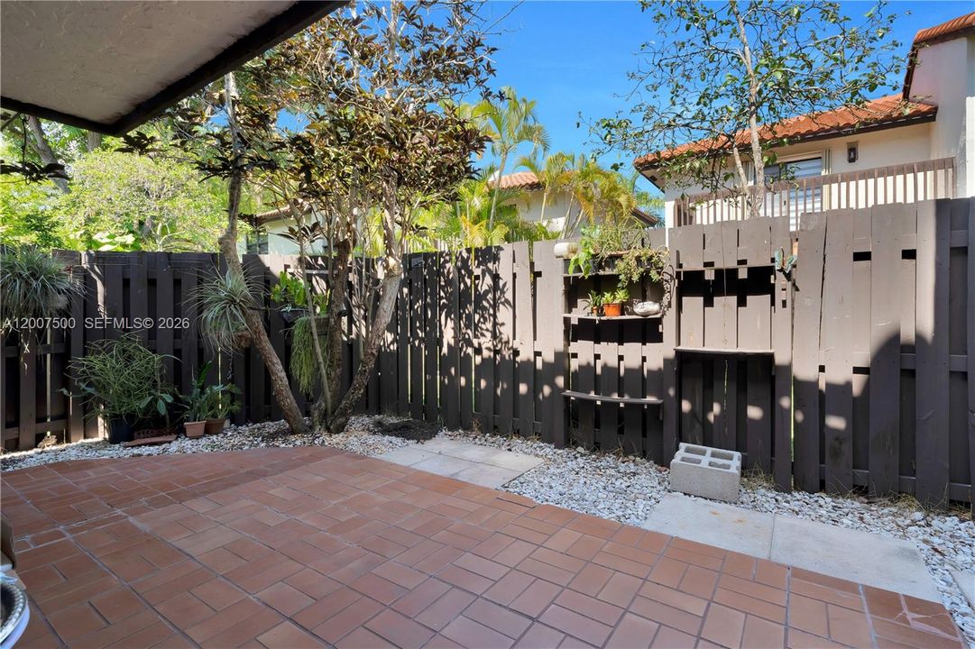 Activo con contrato: $399,000 (2 camas, 2 baños, 1290 Pies cuadrados)