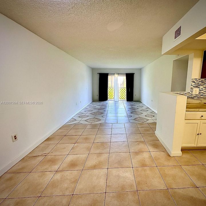Activo con contrato: $1,600 (2 camas, 2 baños, 1100 Pies cuadrados)