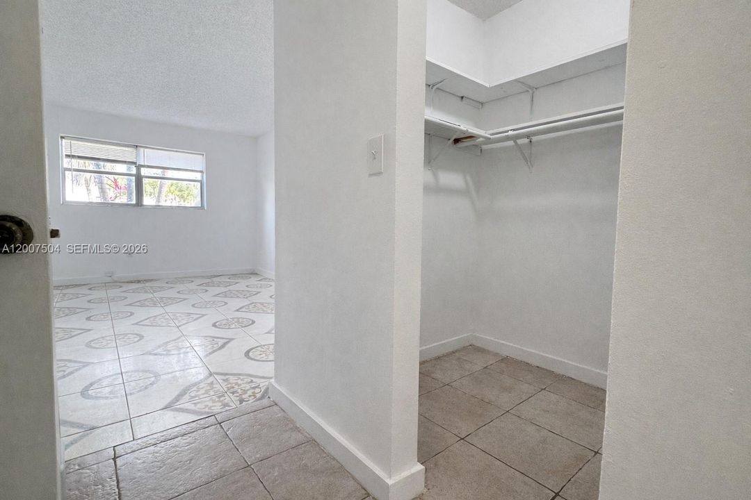 Activo con contrato: $1,600 (2 camas, 2 baños, 1100 Pies cuadrados)