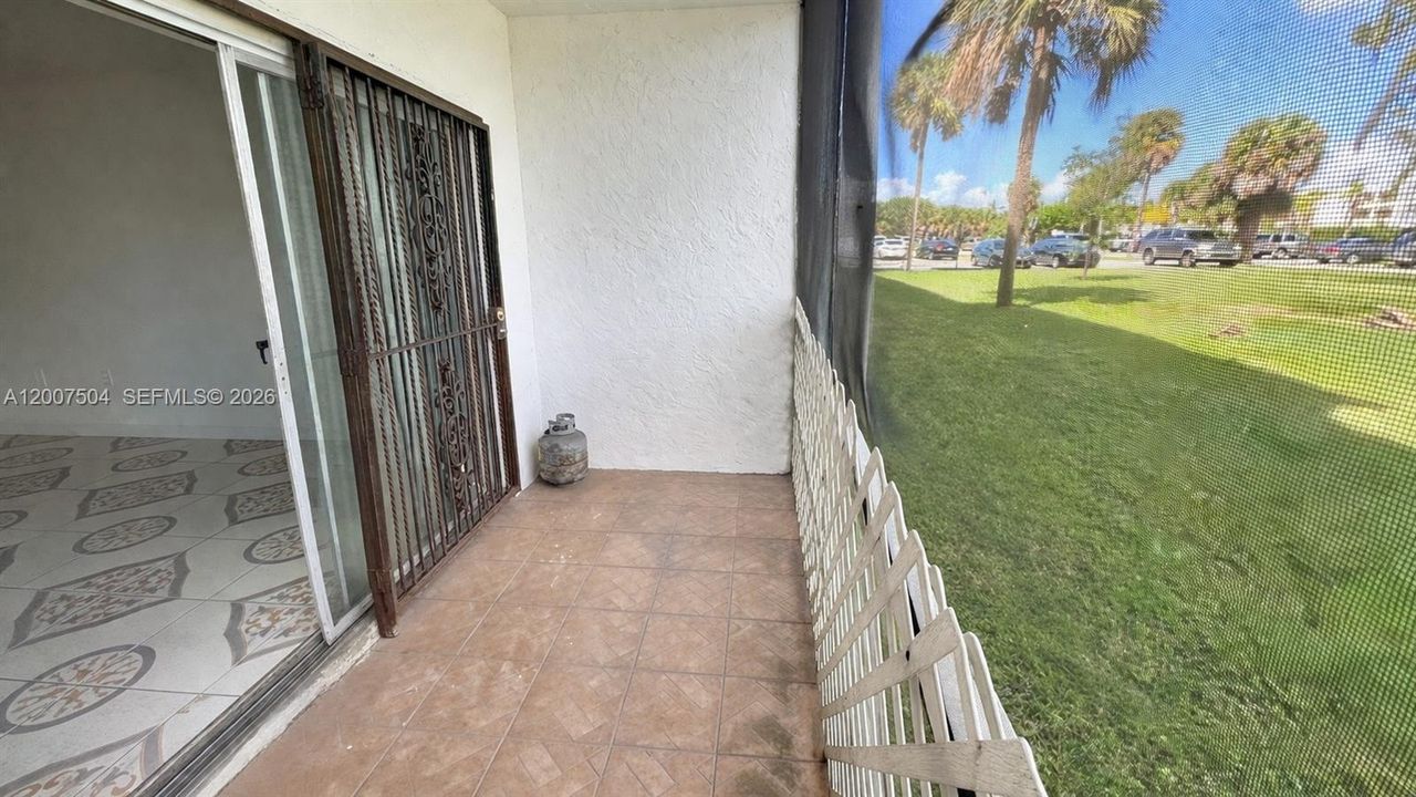 Activo con contrato: $1,600 (2 camas, 2 baños, 1100 Pies cuadrados)