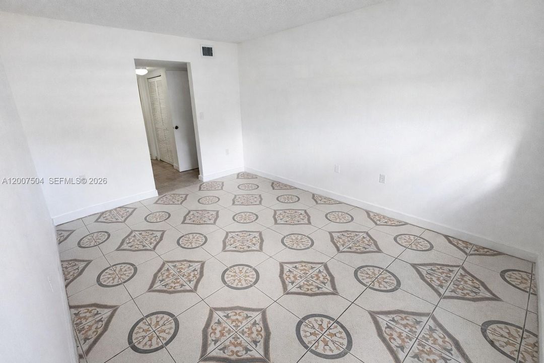 Activo con contrato: $1,600 (2 camas, 2 baños, 1100 Pies cuadrados)