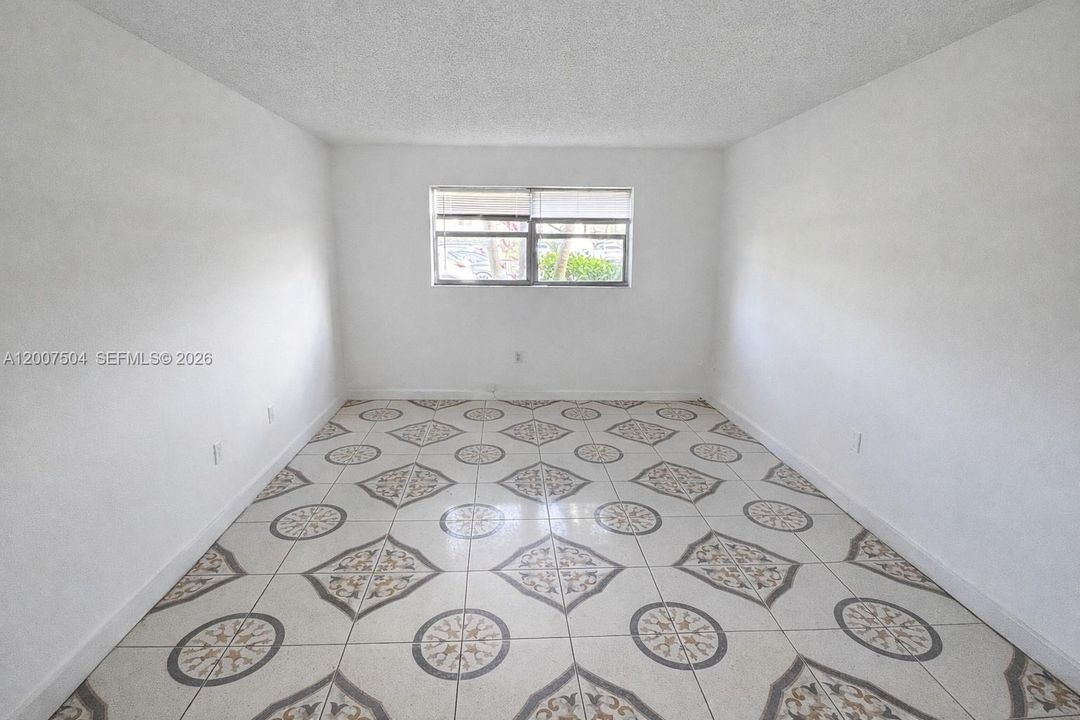 Activo con contrato: $1,600 (2 camas, 2 baños, 1100 Pies cuadrados)