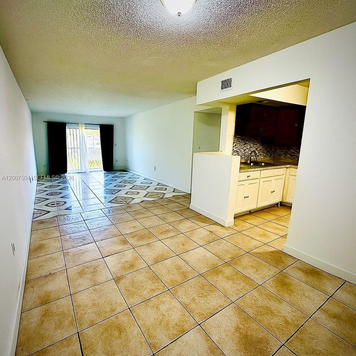 Activo con contrato: $1,600 (2 camas, 2 baños, 1100 Pies cuadrados)