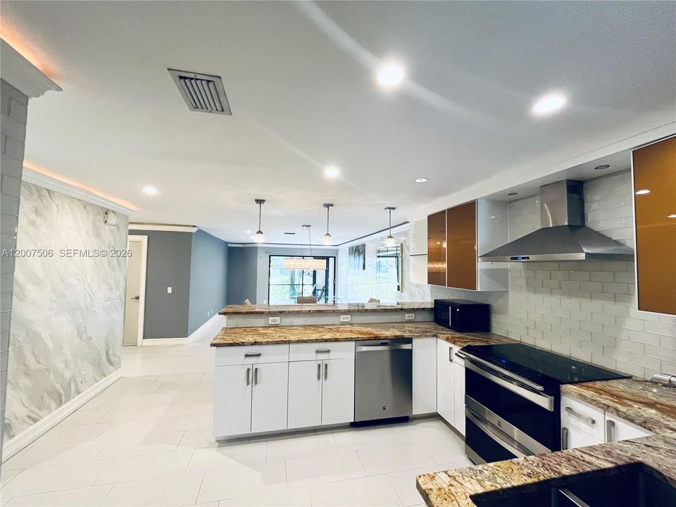 Activo con contrato: $315,000 (3 camas, 2 baños, 1298 Pies cuadrados)