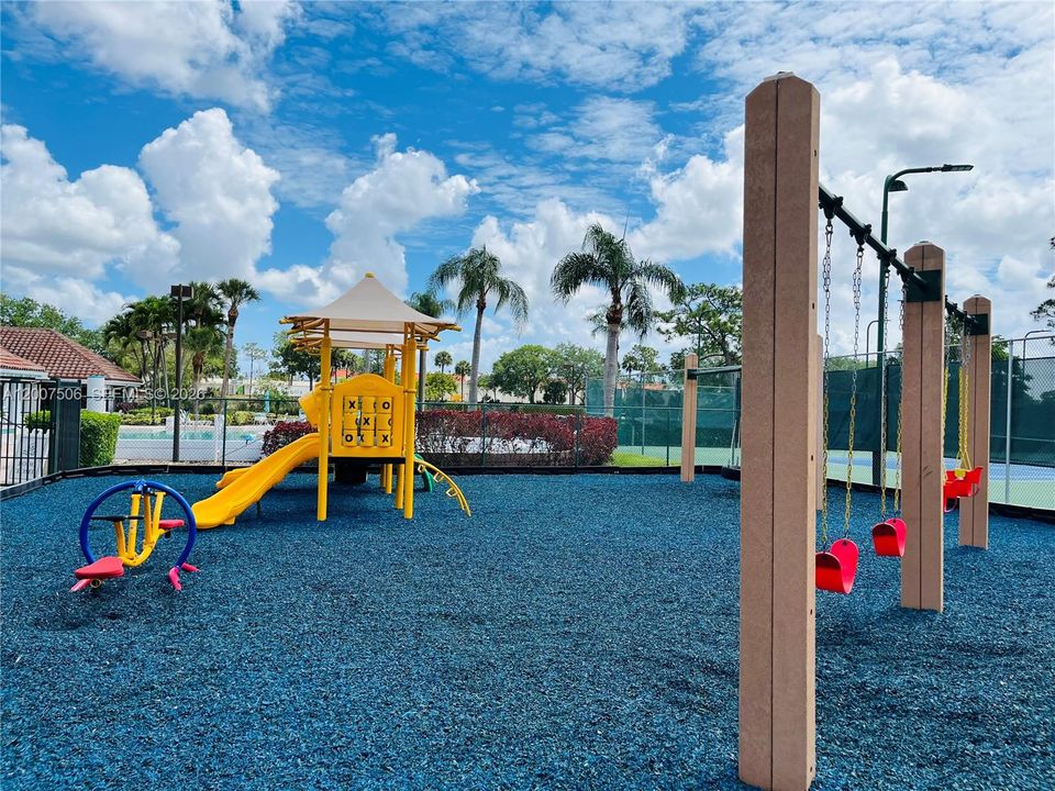 Activo con contrato: $315,000 (3 camas, 2 baños, 1298 Pies cuadrados)