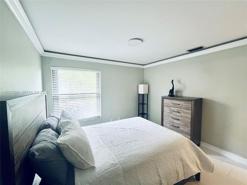 Activo con contrato: $315,000 (3 camas, 2 baños, 1298 Pies cuadrados)