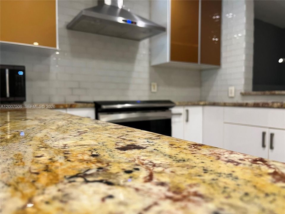 Activo con contrato: $315,000 (3 camas, 2 baños, 1298 Pies cuadrados)