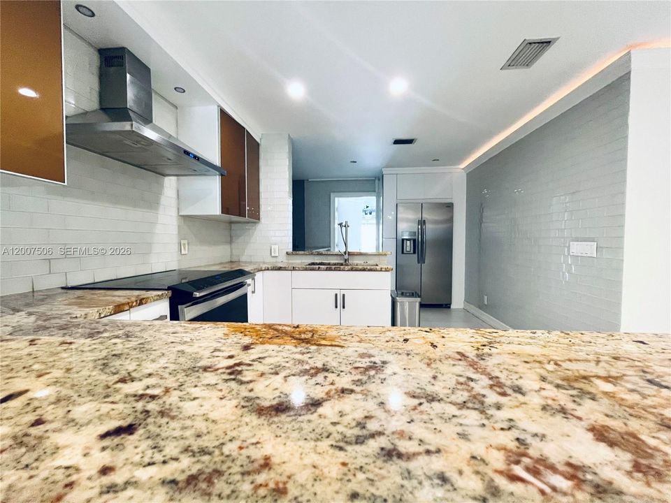 Activo con contrato: $315,000 (3 camas, 2 baños, 1298 Pies cuadrados)