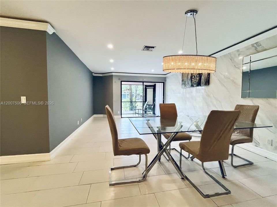 Activo con contrato: $315,000 (3 camas, 2 baños, 1298 Pies cuadrados)