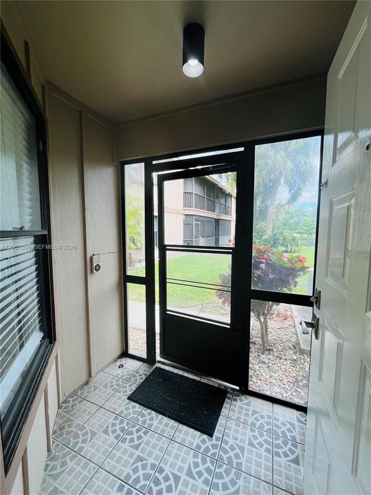 Activo con contrato: $315,000 (3 camas, 2 baños, 1298 Pies cuadrados)