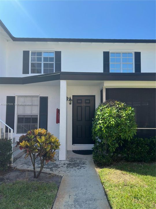 For Sale: $199,999 (2 beds, 1 baths, 1104 Square Feet)