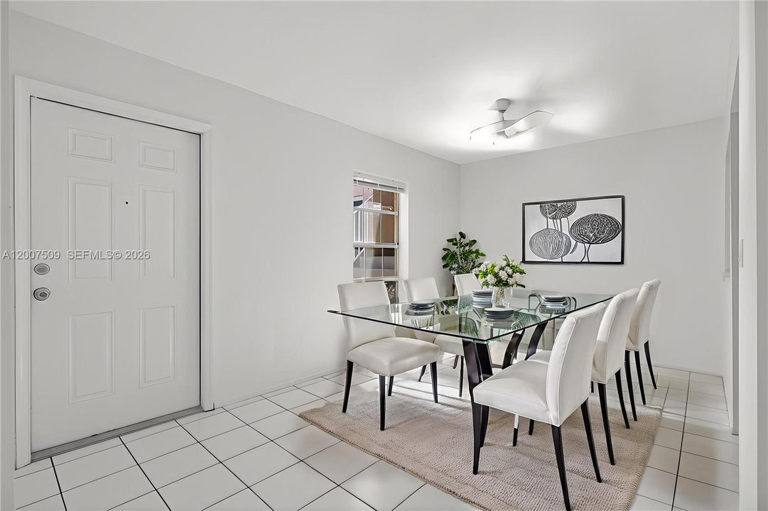 For Sale: $199,999 (2 beds, 1 baths, 1104 Square Feet)