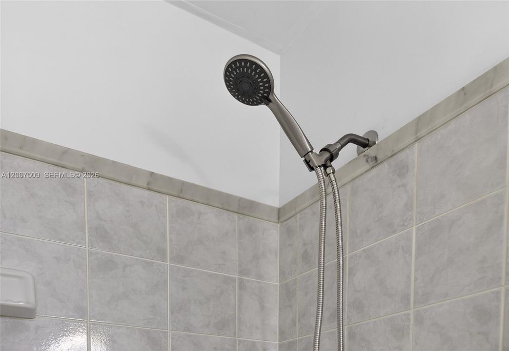 For Sale: $199,999 (2 beds, 1 baths, 1104 Square Feet)