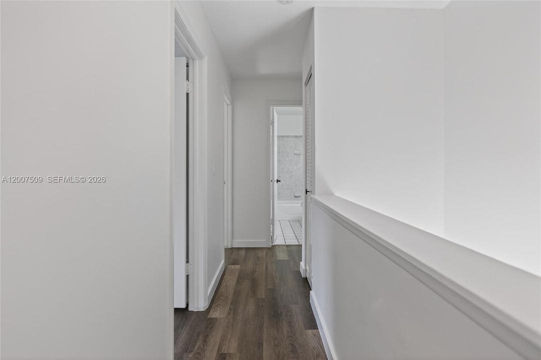 For Sale: $199,999 (2 beds, 1 baths, 1104 Square Feet)