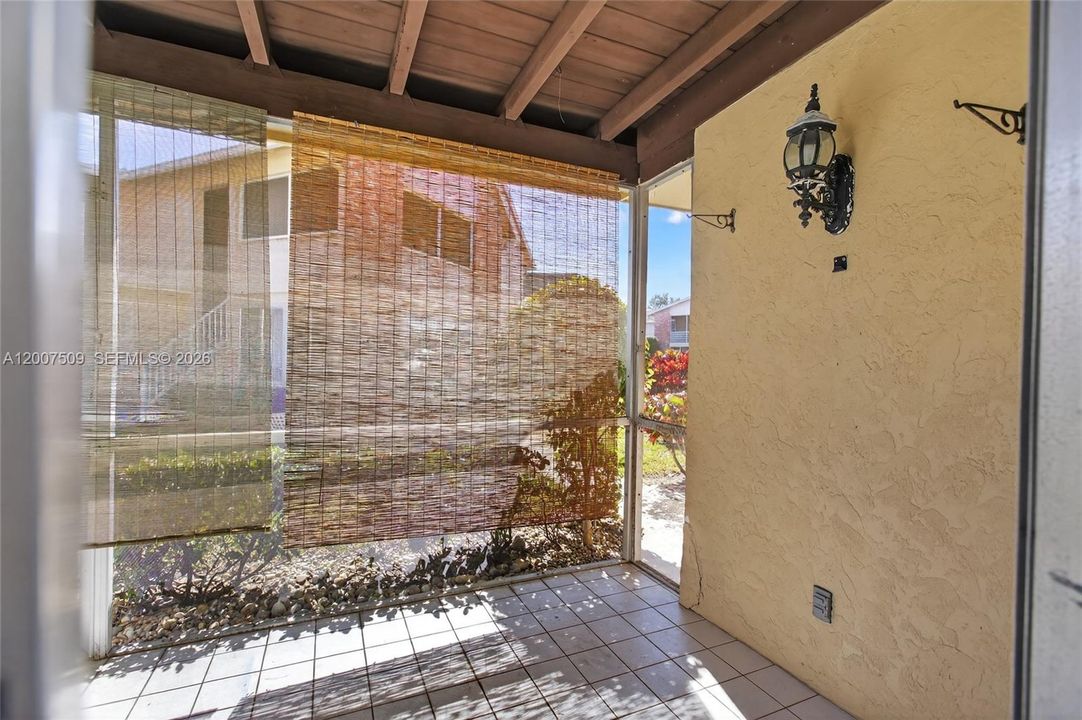 For Sale: $199,999 (2 beds, 1 baths, 1104 Square Feet)