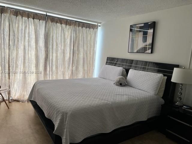 Active With Contract: $2,500 (2 beds, 2 baths, 1350 Square Feet)