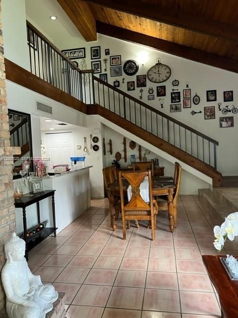 Active With Contract: $2,500 (2 beds, 2 baths, 1350 Square Feet)