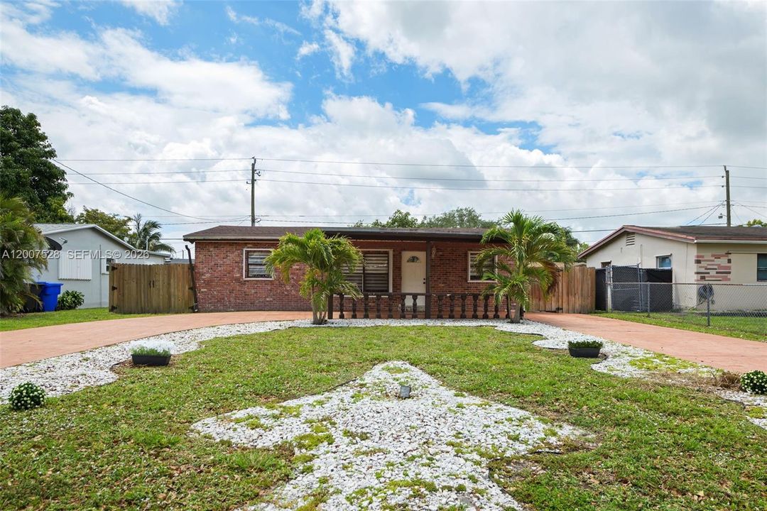Activo con contrato: $450,000 (3 camas, 2 baños, 960 Pies cuadrados)