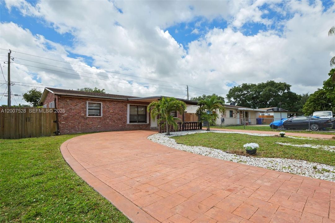 Activo con contrato: $450,000 (3 camas, 2 baños, 960 Pies cuadrados)