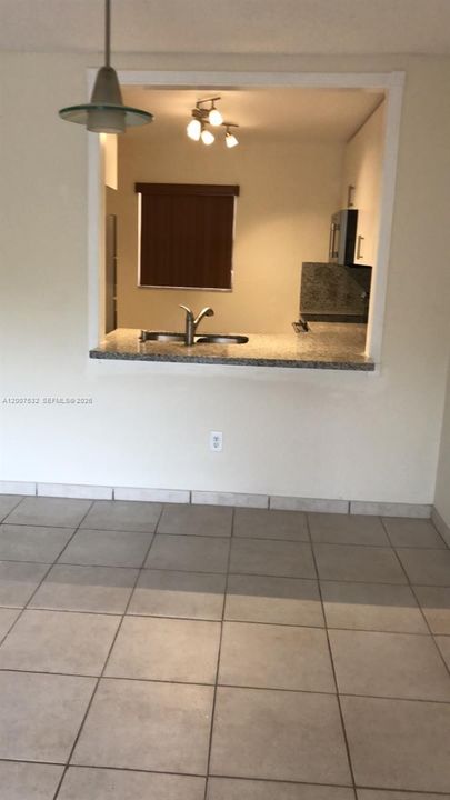 Active With Contract: $1,950 (2 beds, 1 baths, 804 Square Feet)