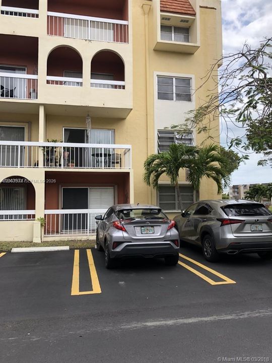 Active With Contract: $1,950 (2 beds, 1 baths, 804 Square Feet)