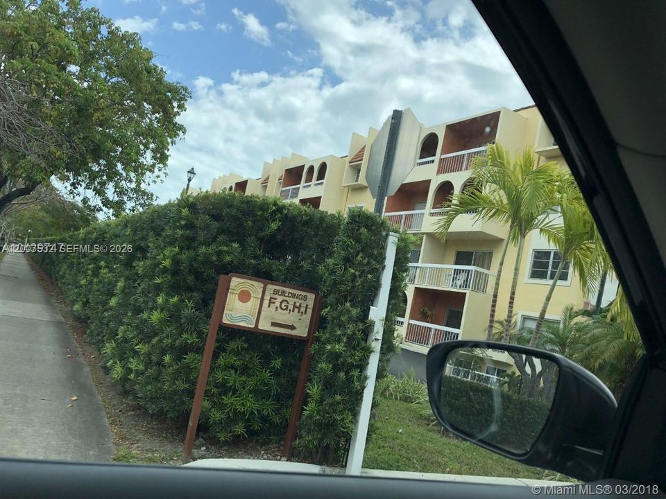 Active With Contract: $1,950 (2 beds, 1 baths, 804 Square Feet)