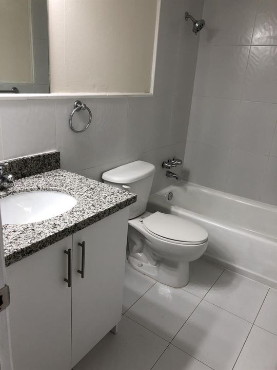 Active With Contract: $1,950 (2 beds, 1 baths, 804 Square Feet)