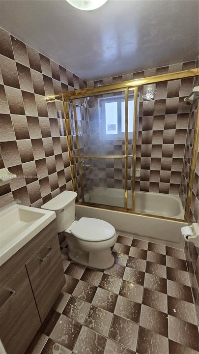 合同活跃: $425,000 (2 贝兹, 1 浴室, 1537 平方英尺)