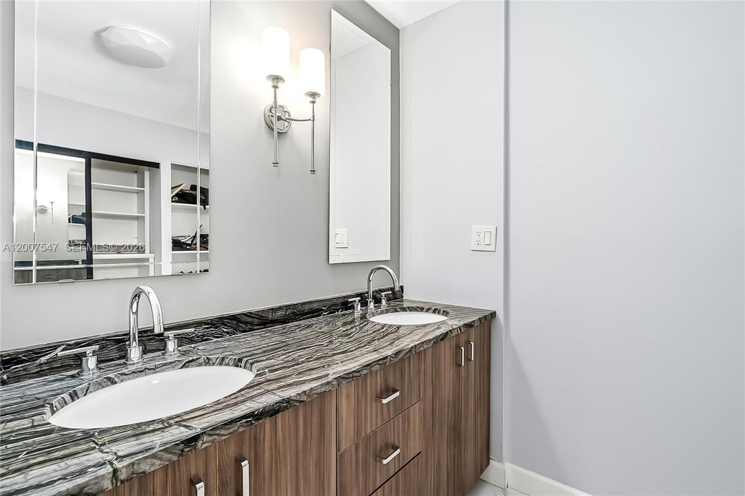En Venta: $375,000 (2 camas, 2 baños, 1383 Pies cuadrados)