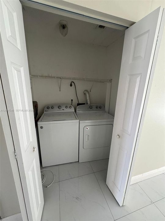 На продажу: $380,000 (2 спален, 2 ванн, 1026 Квадратных фут)