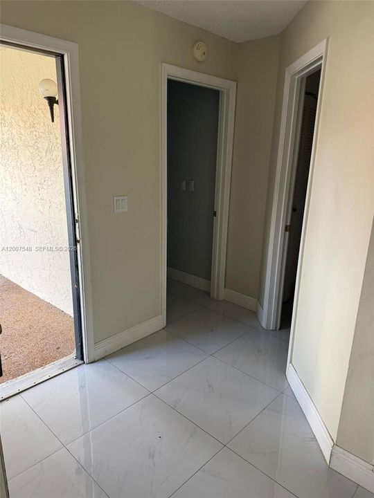 На продажу: $380,000 (2 спален, 2 ванн, 1026 Квадратных фут)
