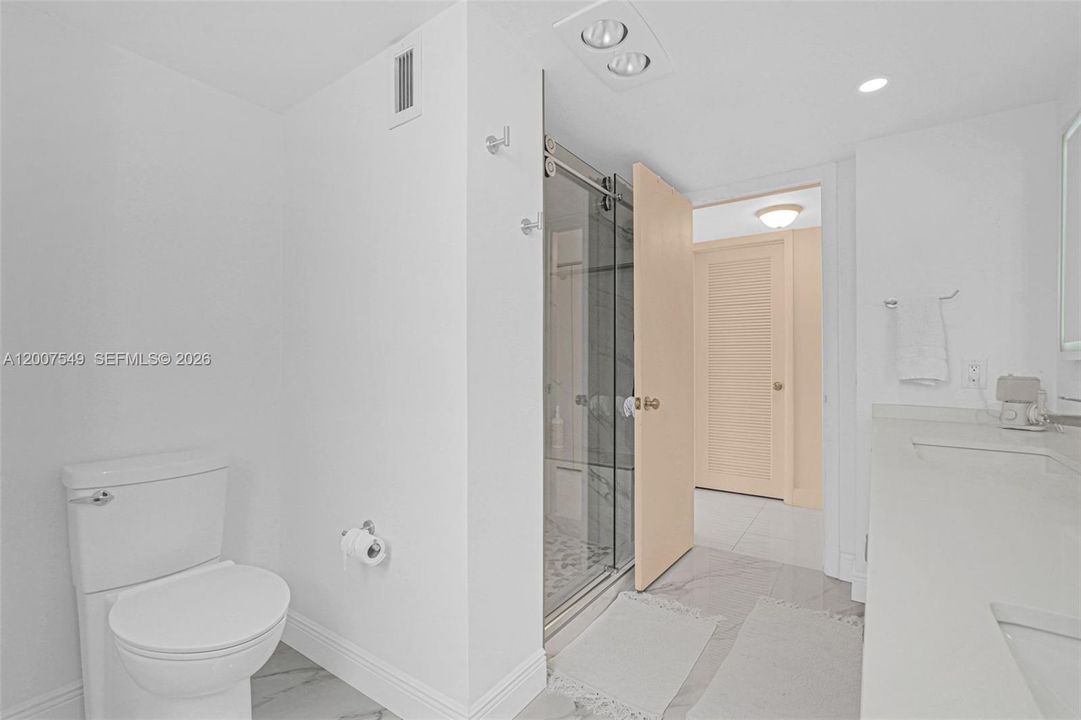 В аренду: $8,500 (3 спален, 2 ванн, 2600 Квадратных фут)