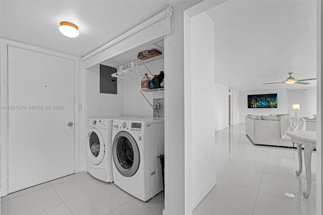 В аренду: $8,500 (3 спален, 2 ванн, 2600 Квадратных фут)