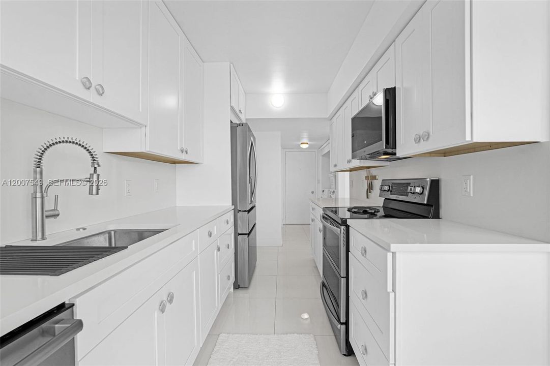 В аренду: $8,500 (3 спален, 2 ванн, 2600 Квадратных фут)