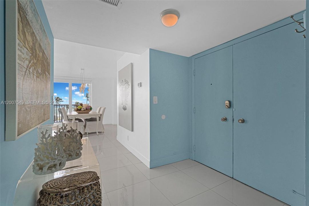 В аренду: $8,500 (3 спален, 2 ванн, 2600 Квадратных фут)