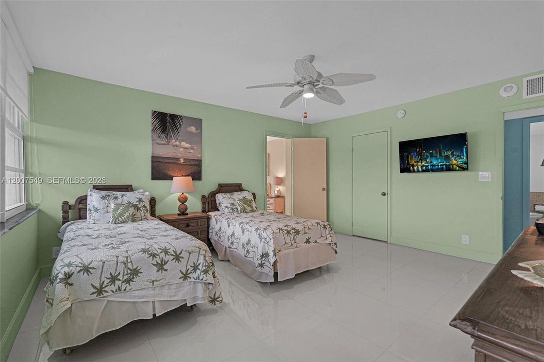 В аренду: $8,500 (3 спален, 2 ванн, 2600 Квадратных фут)