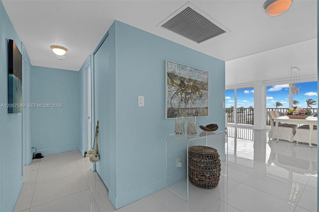 В аренду: $8,500 (3 спален, 2 ванн, 2600 Квадратных фут)