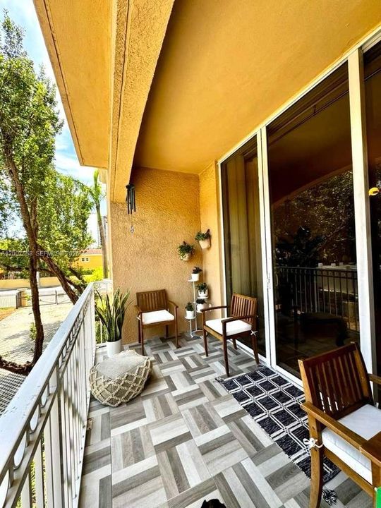For Sale: $454,000 (2 beds, 2 baths, 1167 Square Feet)