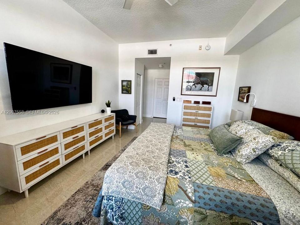 For Sale: $454,000 (2 beds, 2 baths, 1167 Square Feet)