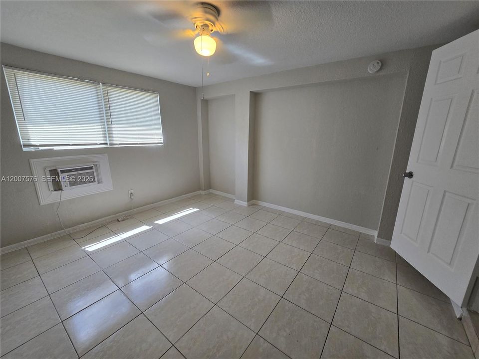 Activo con contrato: $2,800 (5 camas, 2 baños, 1538 Pies cuadrados)