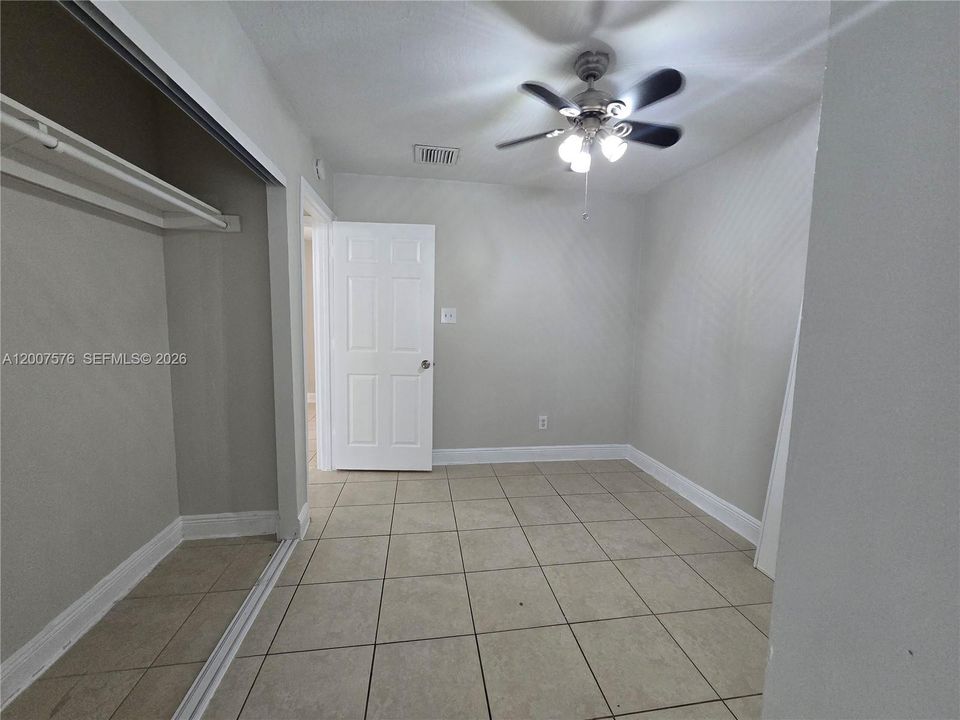 Activo con contrato: $2,800 (5 camas, 2 baños, 1538 Pies cuadrados)