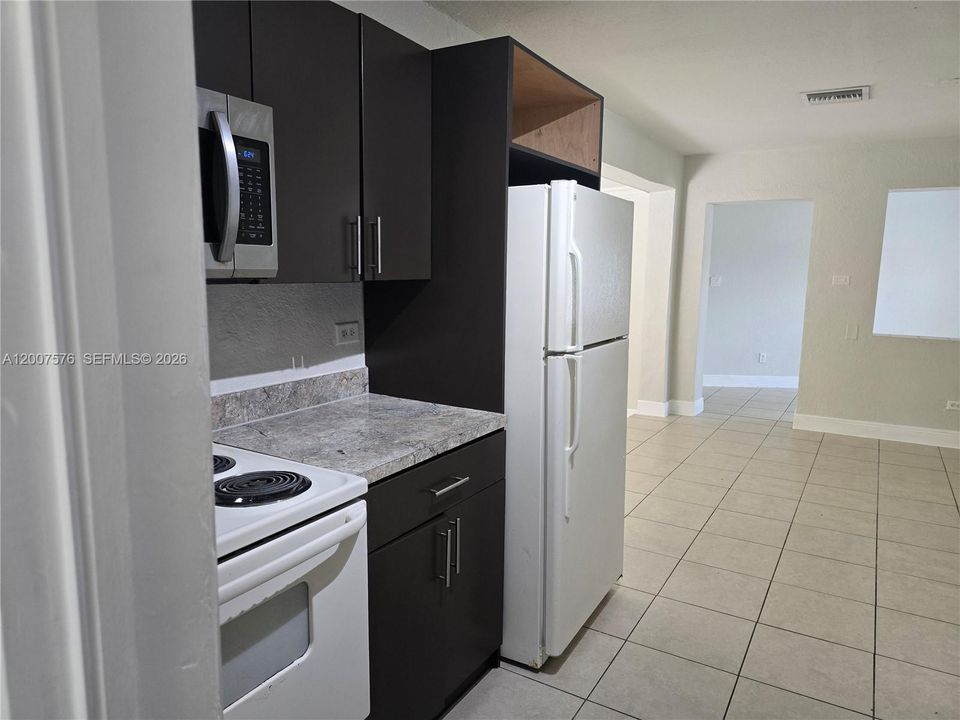 Activo con contrato: $2,800 (5 camas, 2 baños, 1538 Pies cuadrados)