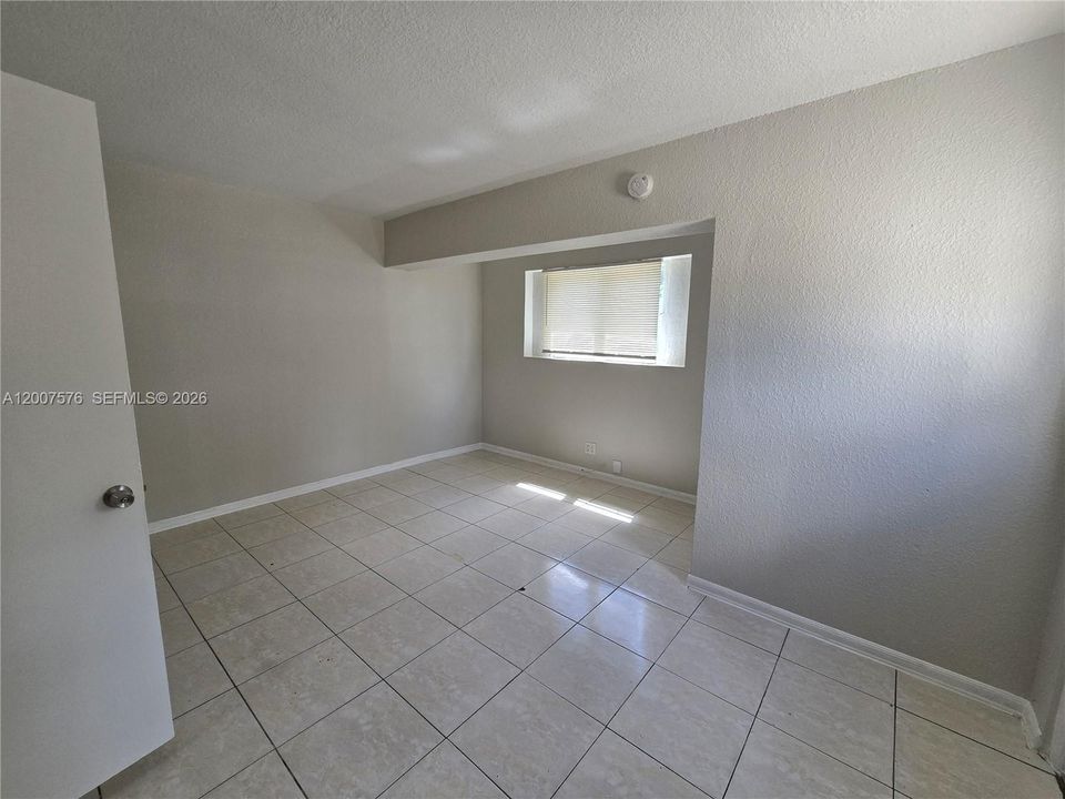 Activo con contrato: $2,800 (5 camas, 2 baños, 1538 Pies cuadrados)