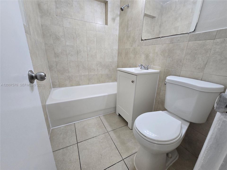 Activo con contrato: $2,800 (5 camas, 2 baños, 1538 Pies cuadrados)